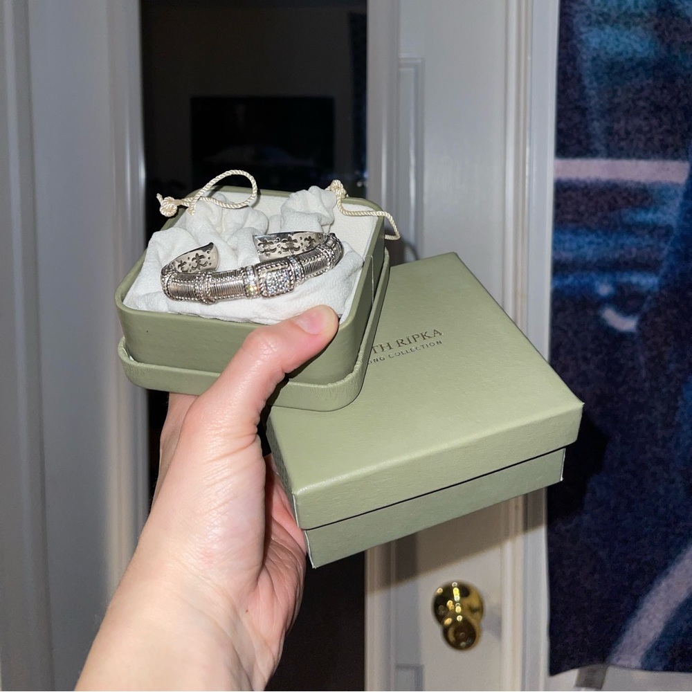 Judith Ripka 925 silver open and close bracelet!